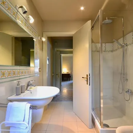Le Sorelle - Elegant Beachfront Rapallo