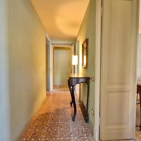 Le Sorelle - Elegant Beachfront Apartment