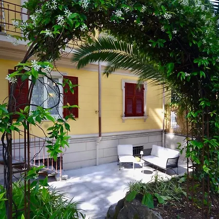 Le Sorelle - Elegant Beachfront Apartment Rapallo