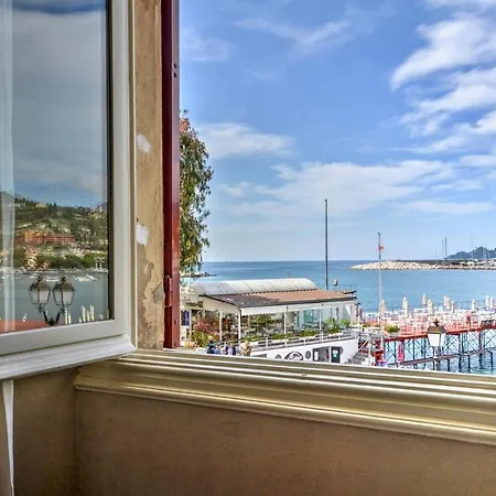 Apartment Le Sorelle - Elegant Beachfront
